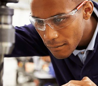 بررسی کامل تفاوت های عینک ایمنی و گاگل