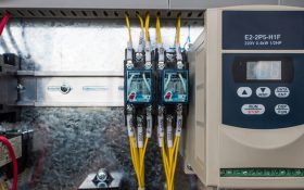 اینورتر چیست و چه کاربردی دارد، قیمت مبدل برق