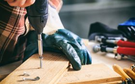 آموزش نحوه استفاده از پیچ گوشتی شارژی