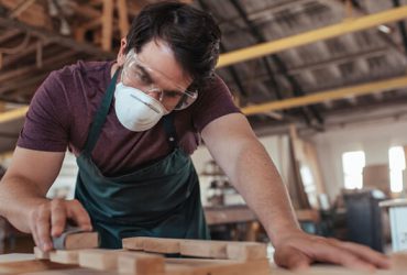 لیست مشاغلی که باید از عینک ایمنی استفاده کنند