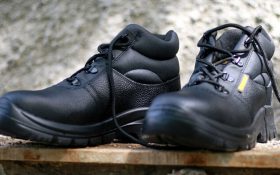 بررسی سرپنجه کفش های کار و تفاوت آن ها با یکدیگر