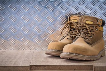مشخصات کفش ایمنی استاندارد و بررسی ویژگی های آن