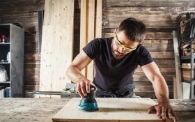 مقایسه سنباده لرزان تخت و سنباده لرزان گرد