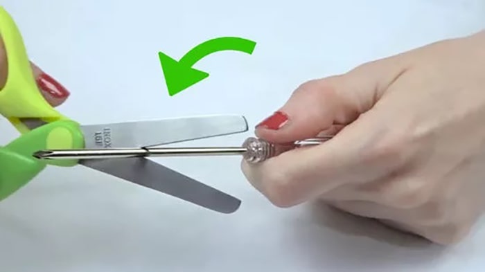 تیز کردن تیغه قیچی با پیچ گوشتی