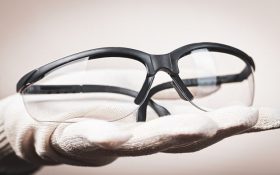 عینک ایمنی چیست و چه کاربردی دارد؟