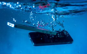 روش درست خشک کردن گوشی | گوشی افتاده در آب