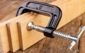 گیره نجاری چیست؟ | آشنایی با انواع پیچ دستی