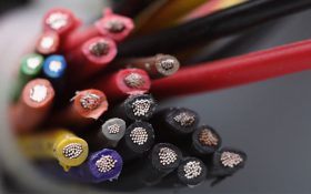 سیم و کابل چیست؟ بررسی انواع سیم و کابل