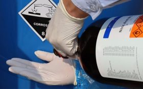 همه چیز در خصوص خرید دستکش ضد اسید