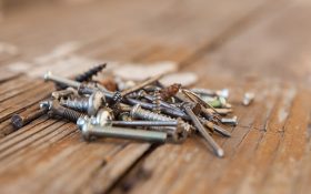 تفاوت میخ و پیچ در چیست | مقایسه پیچ و میخ