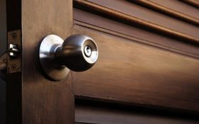 معرفی انواع دستگیره درب و بررسی ویژگی آن‌ ها