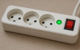 علت ثابت نماندن چراغ سبز محافظ برق