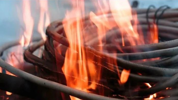 چرا سیم برق داغ می کند؟