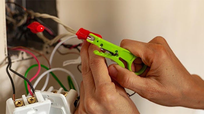 نشت برق در سیم نول چیست و چرا اتفاق می‌افتد؟