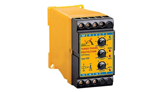 محافظ ولتاژ یا کنترل فاز؛ کدام بهتر است؟