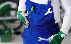 نحوه از بین بردن لکه روغن از روی لباس کار